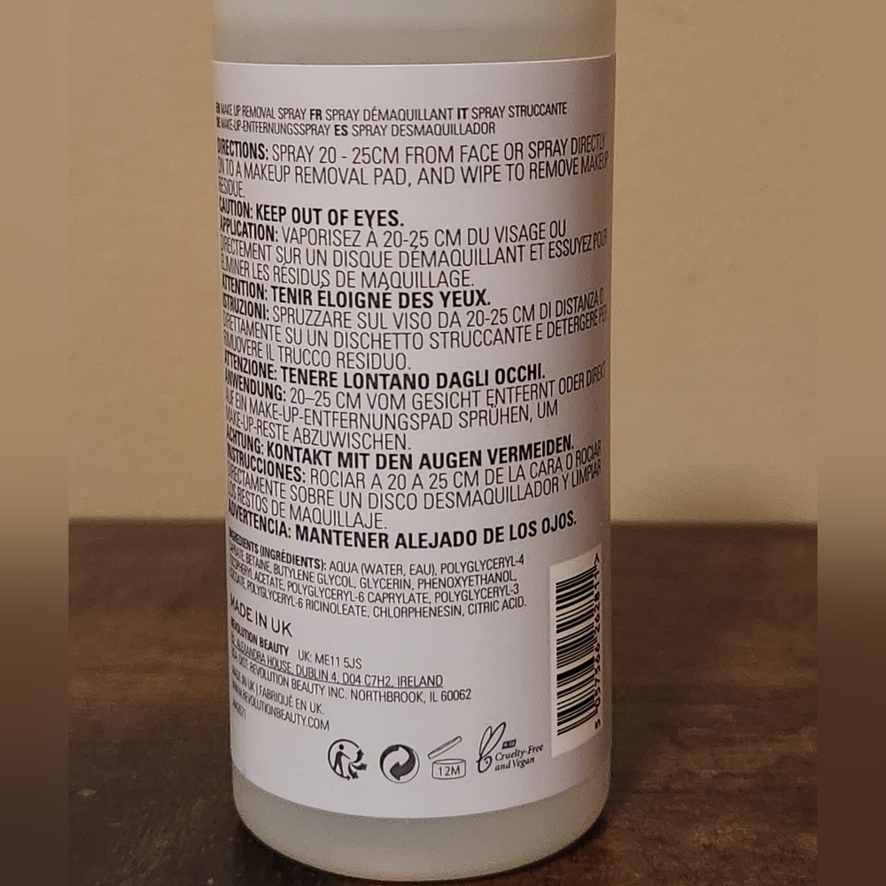 Revolution White Makeup Remover Spray - Picture 5 of 6